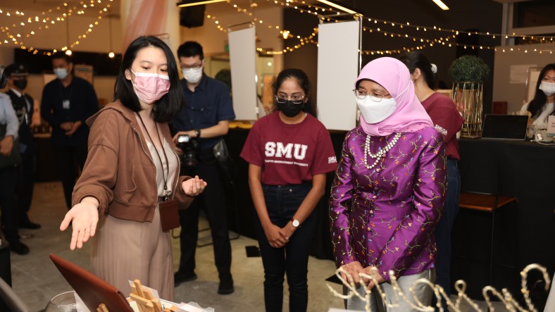 ingapore President and SMU Patron Madam Halimah Yacob (right) at SMU Patron's Day 2022. 