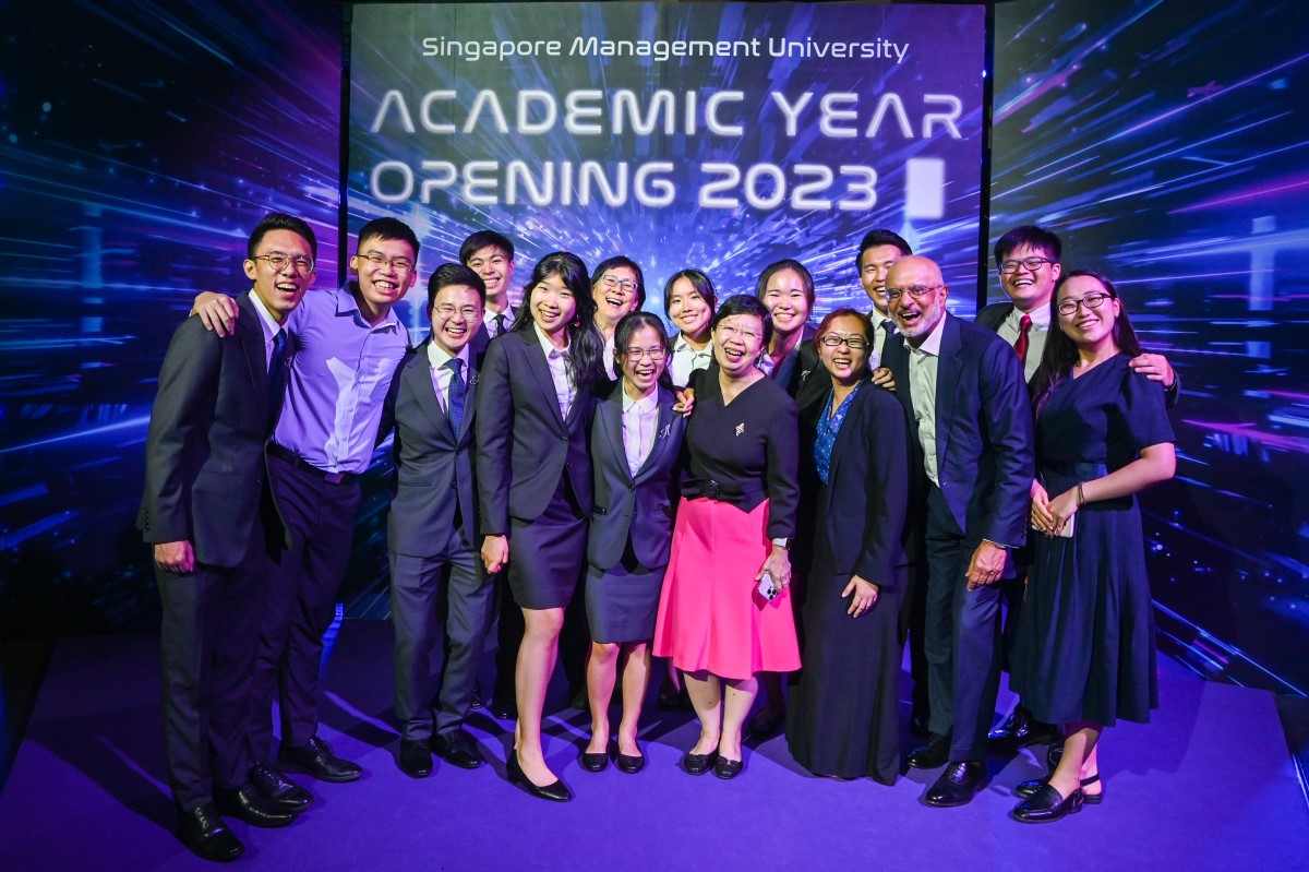 SMU Chairman Mr Piyush Gupta (front row, 2nd from right) with SMU President Prof Lily Kong (front row, 4th from right) with students at the Academic Year Opening.