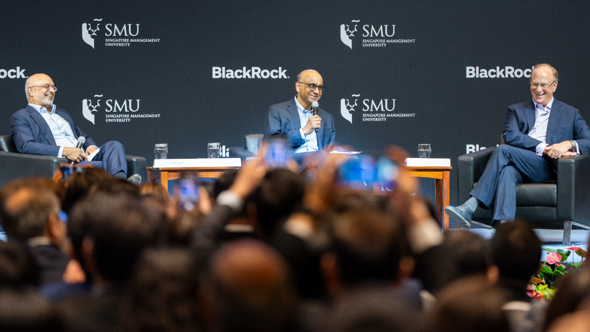 (L-R) Mr Piyush Gupta, CEO of DBS Group and Chairman of the SMU Board of Trustees, Mr Tharman Shanmugaratnam, President of the Republic of Singapore, and Mr. Larry Fink, BlackRock Chairman and CEO.