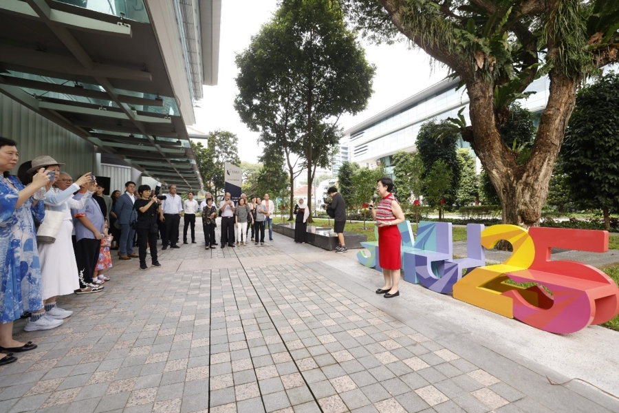SMU President Professor Lily Kong giving the opening remarks at the garden.SMU President Professor Lily Kong giving the opening remarks at the garden.