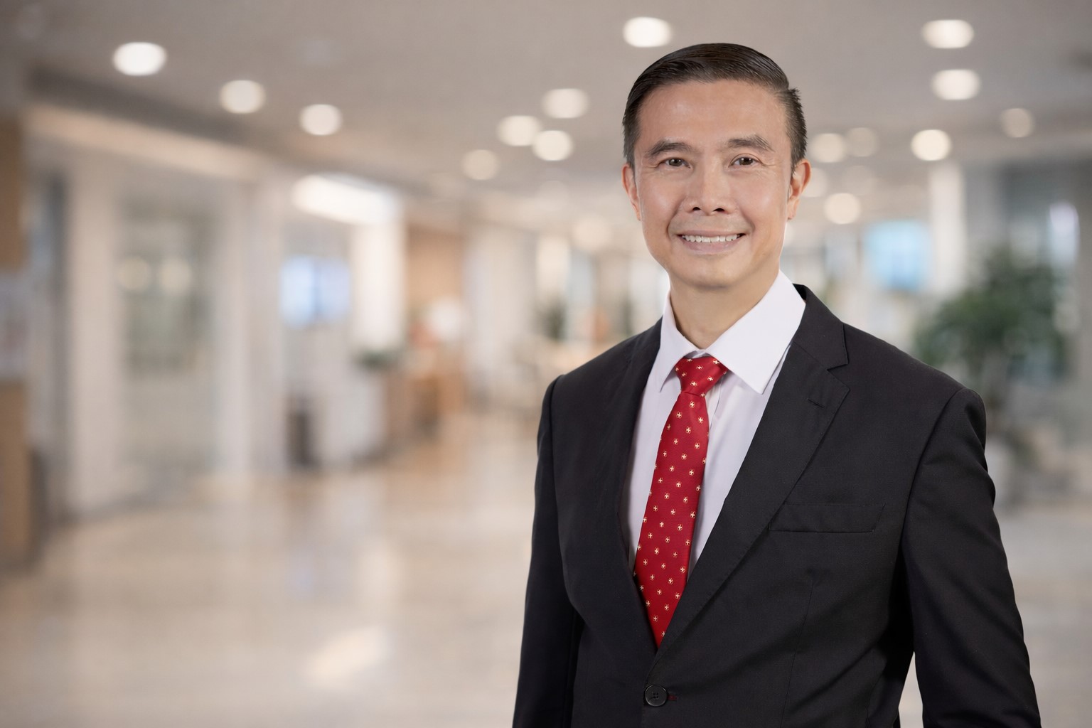 SMU EMBA alumnus and CEO of Kwong Wai Shiu Hospital Dr Mok Ying Jang.