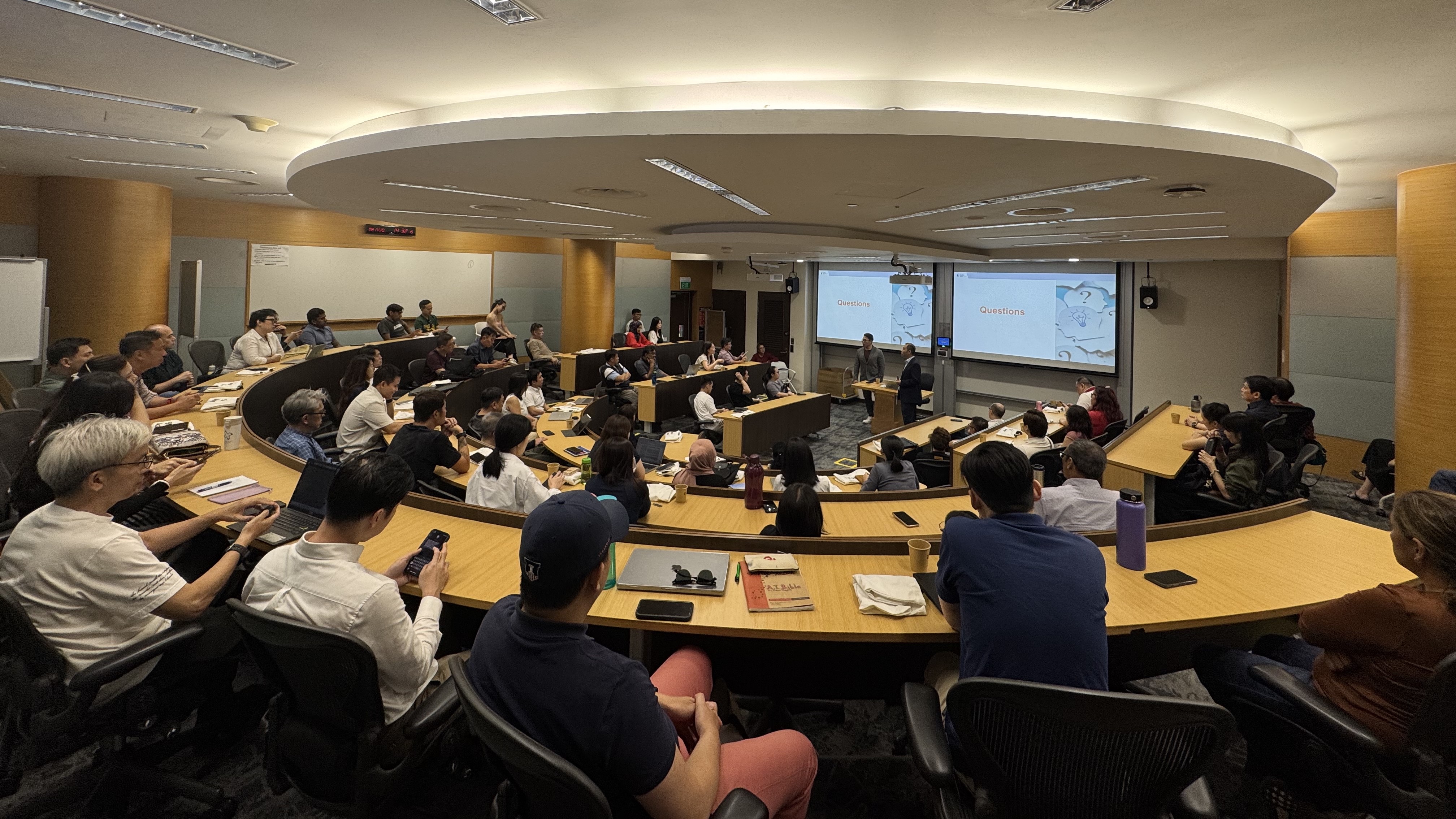 SMU students learning to lead in an AI‑enabled world.