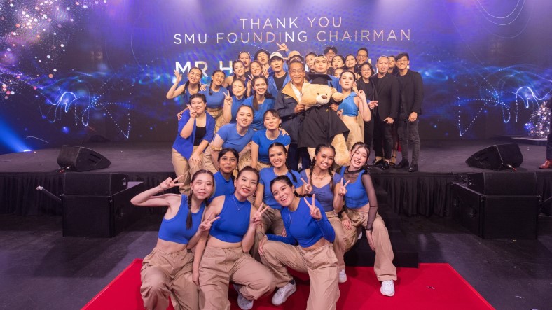 Performing groups SMU SoundFoundry, SMU Eurthymix and alumni group SMU Eluminix entertained Mr Ho and the guests.
