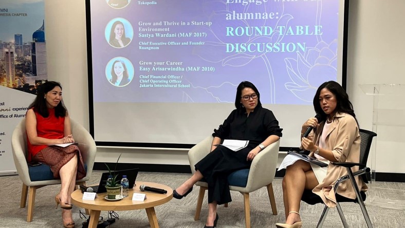 The round-table discussion with SMU alumnae in Jakarta.