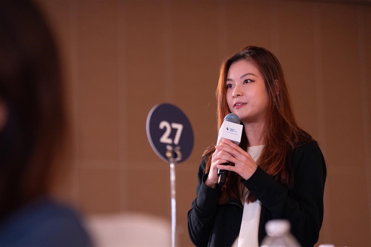 SMU Alumna Oh Shu Xian, Head of Business Development, at Magorium posing a question.