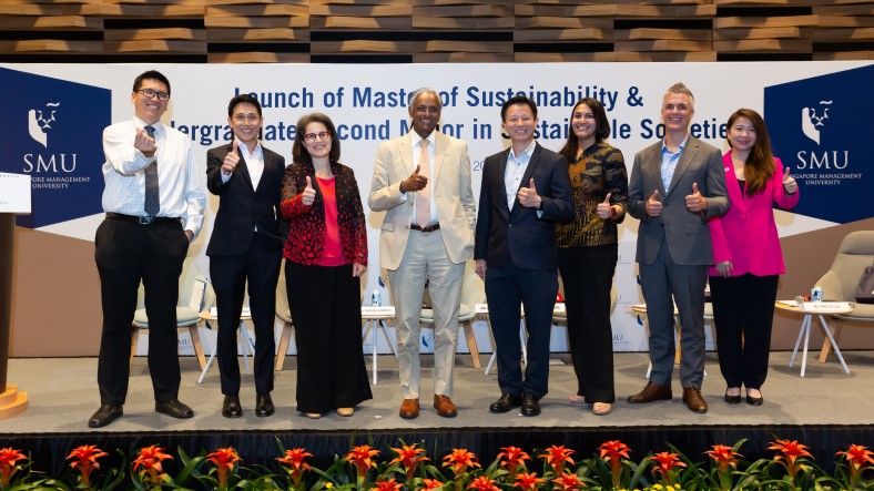 Guest of Honour Mr Lim Tuang Liang (4th from right), Dean of SMU School of Social Sciences Prof Chandran Kukathas (4th from left), Dean of SMU College of Integrative Studies Prof Elvin Lim (2nd from left) with the panellists.  