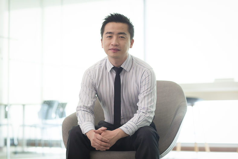 Associate Professor Zhu Feida.