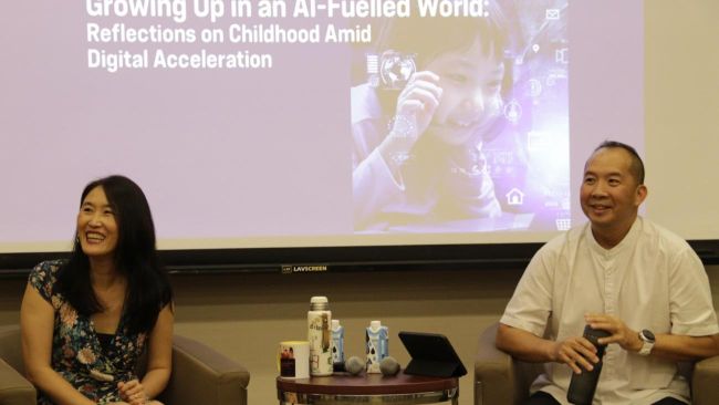 SMU’s public lecture, “Growing Up in an Al-Fuelled World: Reflections on Childhood Amid Digital Acceleration”, helmed by SMU Vice President (Partnerships and Engagement) and Professor of Communication and Technology, Lim Sun Sun (left), on 5 April 2024, gave insights about the pivotal role that parents play as the key architects of their child's media environments.