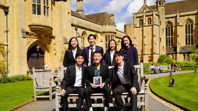 2024 world championship finalist Price Moot team in Oxford, with their alumnus coach. 2024 world championship finalist Price Moot team in Oxford, with their alumnus coach.