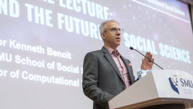 Professor Kenneth Benoit giving his lecture: AI and the Future of Social Science. Professor Kenneth Benoit giving his lecture: AI and the Future of Social Science.