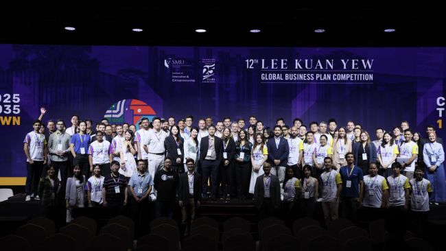 The 60 Global Grand Finalists and Student Ambassadors of the 12th Lee Kuan Yew Global Business Plan Competition by SMU IIE.