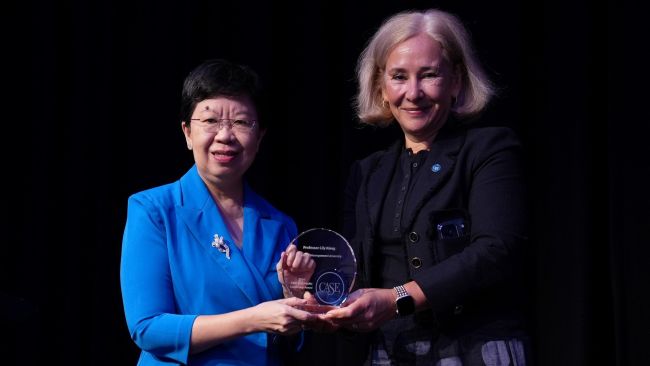 CASE President and CEO Sue Cunningham presenting the 2026 CASE Asia-Pacific Leadership Award to SMU President Professor Lily Kong in Brisbane.