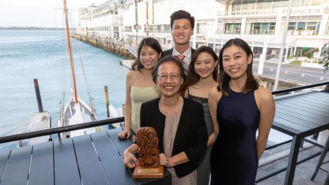 Photo (L-R): Megan Bon; Dr Ma Kheng Min; Harold Lu; Ooi Chu Han; and Megan Teo.