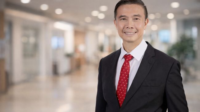 SMU EMBA alumnus and CEO of Kwong Wai Shiu Hospital Dr Mok Ying Jang.