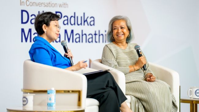 SMU President Professor Lily Kong (L) in conversation with Datin Paduka Marina Mahathir at the Karim Family Foundation Inspiring Women Leadership Lecture Series on 10 October 2025.