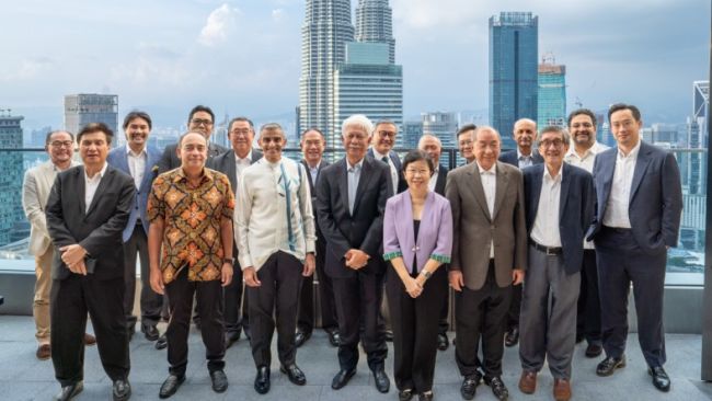 SMU President Prof Lily Kong (front) with members of the SMU IAC and distinguished guests.