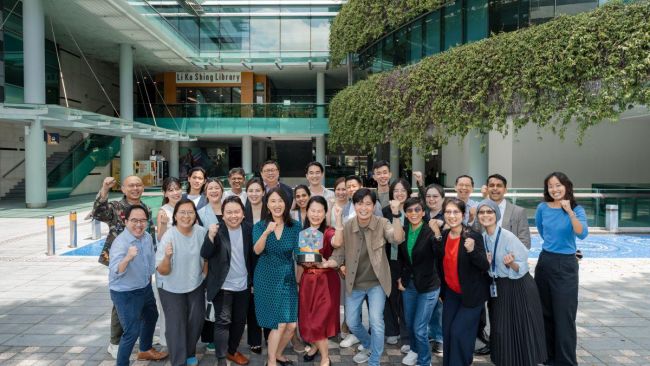 SMU's Institute of Innovation and Entrepreneurship team celebrates winning World's Best Accelerator/Incubator at the Global Startup Awards 2026