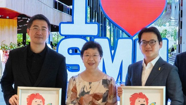 (L-R) Jeff Tung, Prof Lily Kong, and Benjamin Twoon.