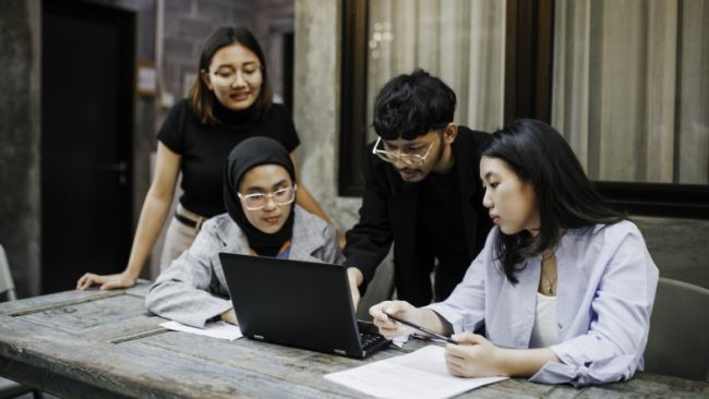 The Karim Family Foundation&#039;s endowed contribution of S$2,000,000 is the single largest alumni gift to SMU.