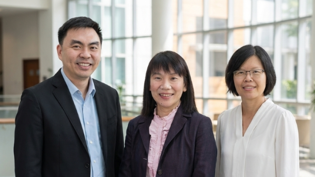 (L-R) Assoc Profs Ouh Eng Lieh, Tan Kar Way, and Lo Siaw Ling.