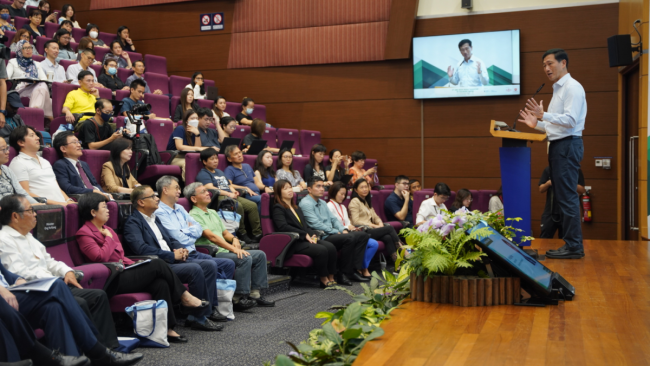 Mr Ong Ye Kung, Singapore Minister for Health addressing participants at SMU ROSA&#039;s Annual Symposium on Successful Ageing.