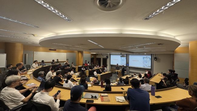 SMU students learning to lead in an AI‑enabled world.