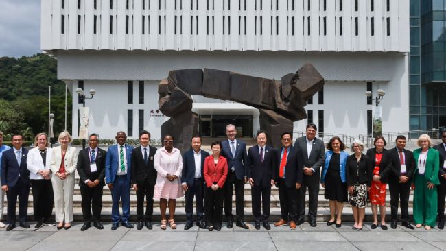 SMU President, Prof Lily Kong (centre, in red), was among the university leaders who participated in the Worldwide University Network Presidents’ Forum 2025, which was hosted by the Chinese University of Hong Kong from 21 to 23 May 2025. The ASEAN University Network, which co-organised the Forum for the first time, was represented by SMU, Institut Teknologi Bandung, Mahidol University, Universiti Brunei Darussalam, Vietnam National University, Ho Chih Minh City and the University of the Philippines. SMU President, Prof Lily Kong (centre, in red), was among the university leaders who participated in the Worldwide University Network Presidents’ Forum 2025, which was hosted by the Chinese University of Hong Kong from 21 to 23 May 2025. The ASEAN University Network, which co-organised the Forum for the first time, was represented by SMU, Institut Teknologi Bandung, Mahidol University, Universiti Brunei Darussalam, Vietnam National University, Ho Chih Minh City and the University of the Philippines.