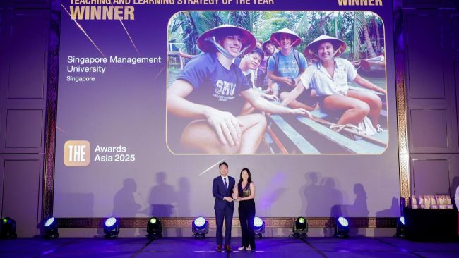 SMU's Vice President (Partnerships & Engagement) Prof Lim Sun Sun receiving the prestigious award on behalf of the University. (Photo credit: THE) SMU's Vice President (Partnerships & Engagement) Prof Lim Sun Sun receiving the prestigious award on behalf of the University. (Photo credit: THE)